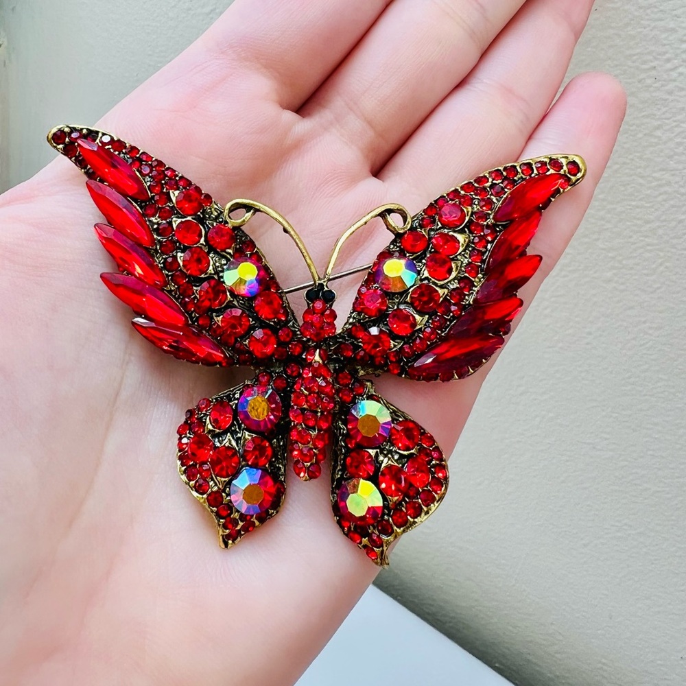 Breathtakingly beautiful tomato red rhinestone brooch new without tags - Picture 3 of 3